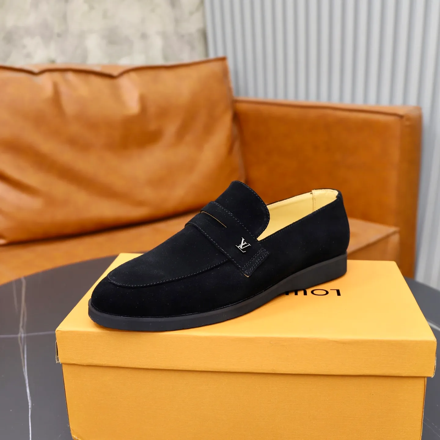 Ex-factory price: 442💰🙅‍♂️🙅‍♂️🙅‍♂️ Brand: LV Louis Vuitton Standard code: 38-44 (45 customized) Grade: Same as the official website Material: Original cow suede material stitching Comfortable and breathable cowhide lining Lightweight wear-resistant foam outsole Style category: Men's fashionable casual shoes Running sports shoes Distinguished luxury brand elements Top luxury color: actual picture color